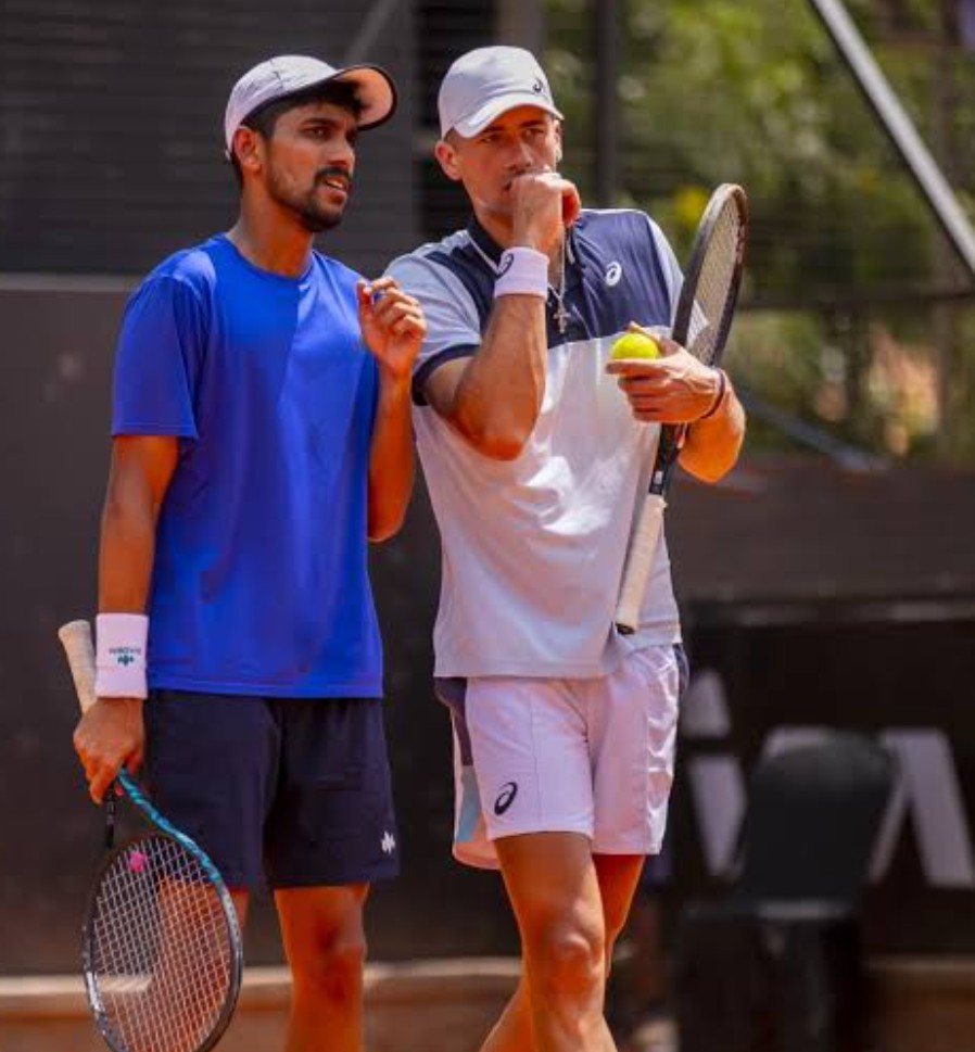 ChandraAlok1's tweet photo. 2018 Wimbledon quarterfinalist Divij Sharan and Karan Singh lost to the number one seeded Indo/Lithuanian pair of Alexander Donski and Siddhant Banthia.The score was 6-3, 6-4.
#DelhiOpen 
@ATPChallenger
@Tennis 
#AlexanderDonski
#SiddhantBanthia https://t.co/2m6ZmGiRd1