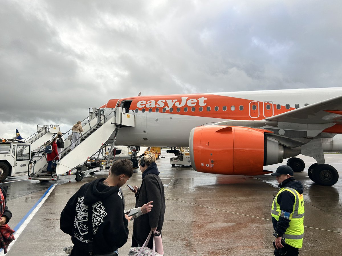 AshleyDrew2's tweet photo. Carlisle away🍻
Please be better than Tuesday.

#ytfc 🧤 https://t.co/p5laGSdEjk