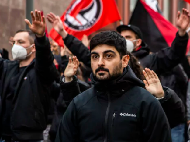 Strasbourg : polémique après la révélation que le co-leader de la Jeune Garde, Cem Yoldas, est éducateur spécialisé en... protection de l’enfance dans un organisme financé par les pouvoirs publics

 fdesouche.com/2026/02/20/str…