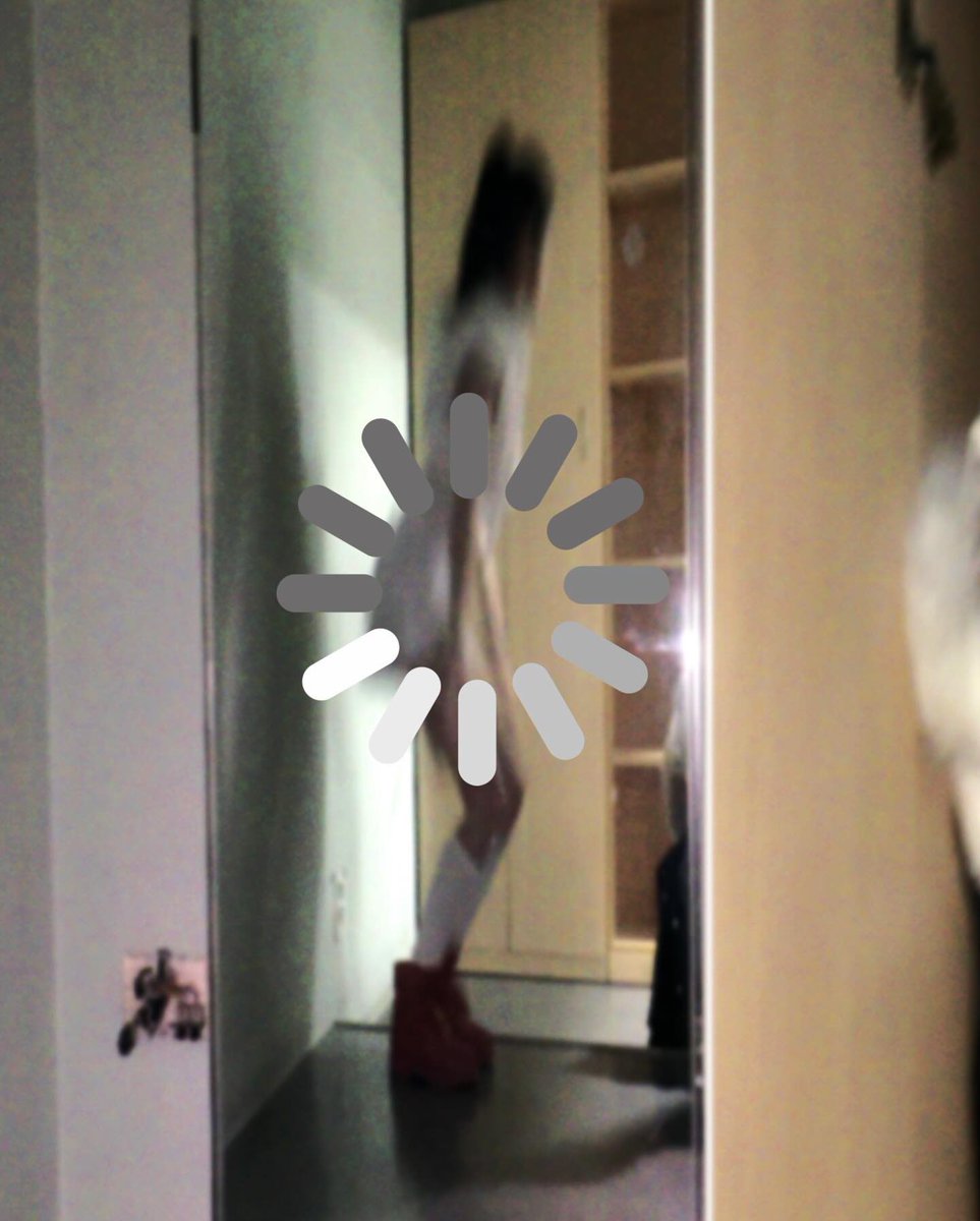 LEES2EO's tweet image. between innocence and allure, she sketches a quiet rebellion in ivory and red ୨୧ bang bang — 심장이 두 번 울리고, 숨결은 은은히 번져가 tonight she blooms in hush, shimmer, and soft confession ✧𓍯