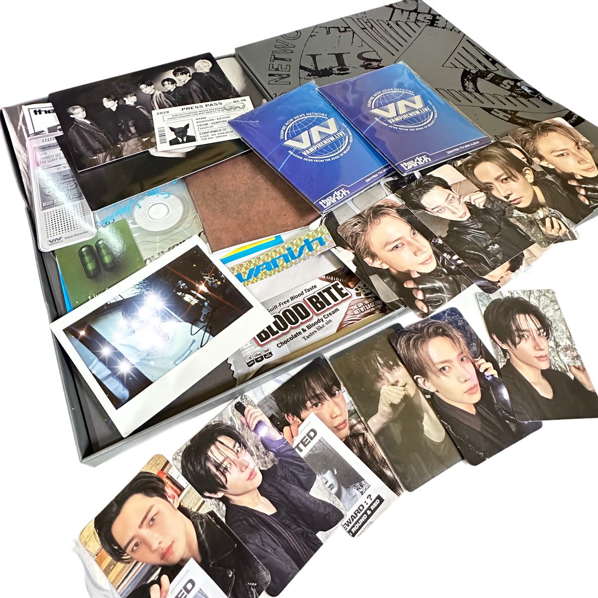 mail hari ini superr happyyy 😔😭😭👍🏻👍🏻and tysm <a href="/bytaejays/">TAEJAYS GO 🐻 | OPEN TRIP KONSER 🚌</a> udah bantu co album dan dapet polaroid sign yg limited ituu 😭😭😭😭 udah aku bilang ini go ke sayangan aku