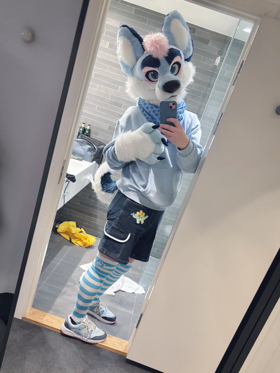 Wonder if people know what im wearing under these shortalls? 😳