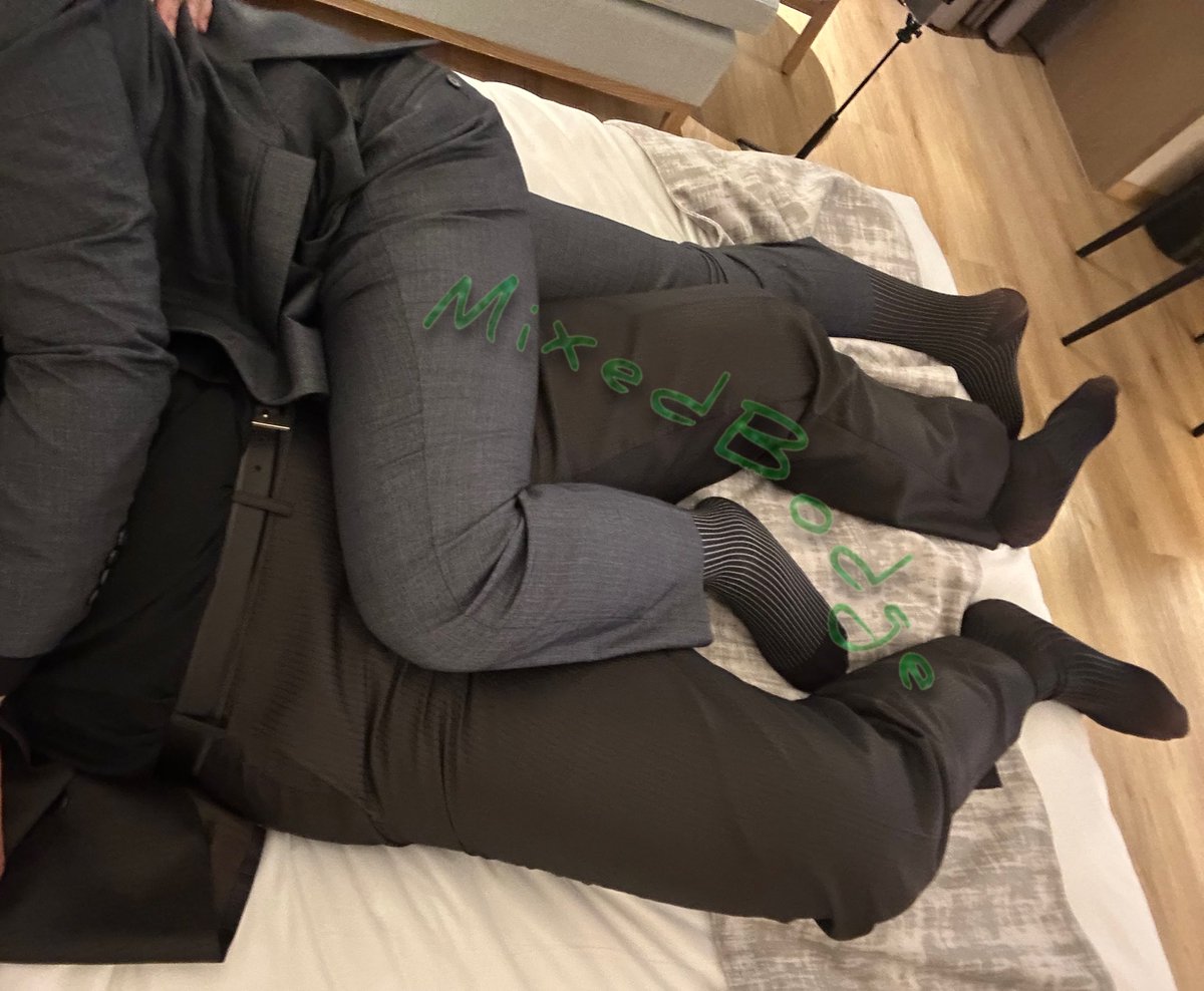 突然發現昨天也是個西裝夜沒不對呀