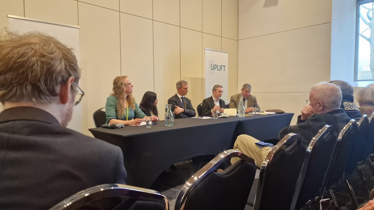 ScoGreenLibDems's tweet photo. We're at #SLDConf in Edinburgh with Tessa from Uplift UK, Zoe from Community Energy Scotland, Lism McArthur MSP, @DavidGreen4CSR &amp; @amcarmichaelMP (Orkney &amp; Shetland) on the need for a just energy transition. https://t.co/7a5IwNOGBG