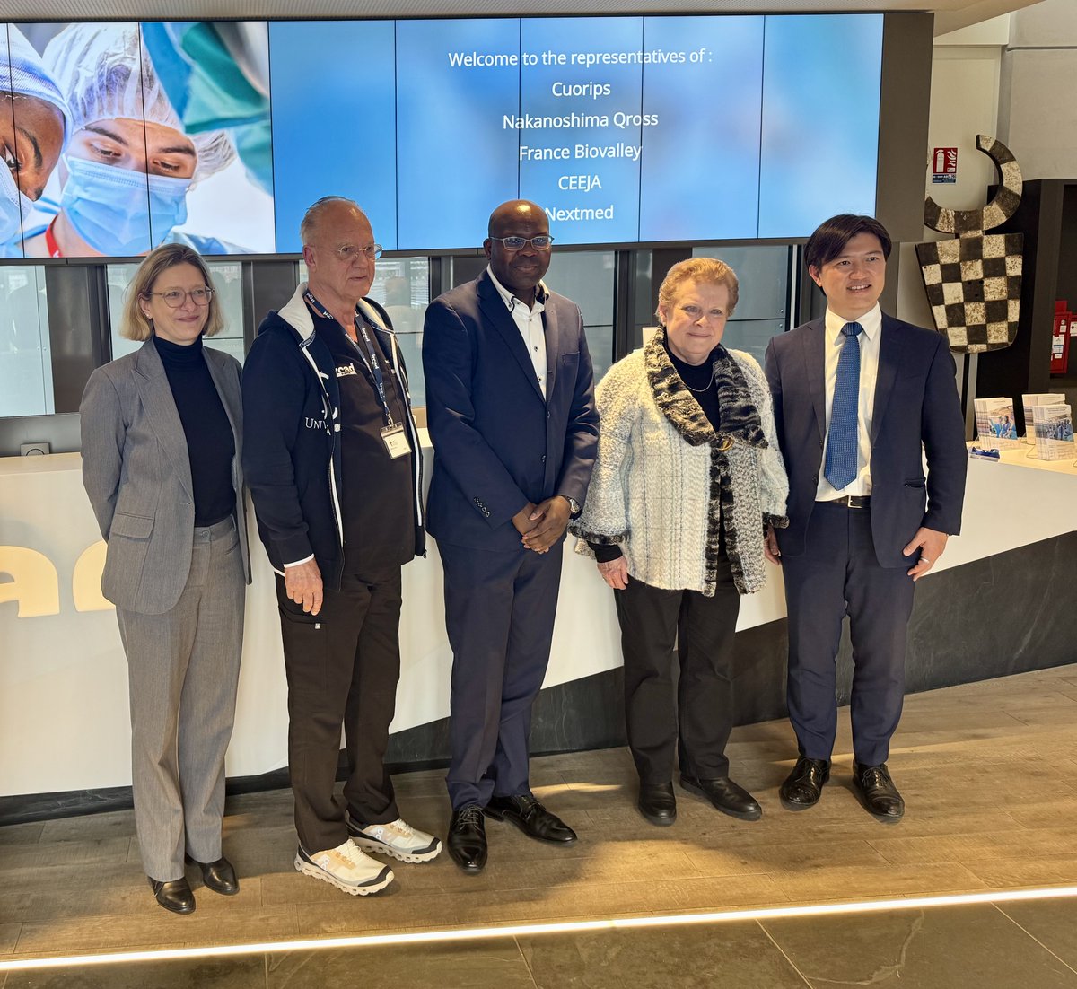 IrcadFrance's tweet image. We recently welcomed representatives from NAKANOSHIMA QROSS and Cuorips to #IRCAD for a visit initiated and led by Mrs. Catherine Trautmann and France BioValley.

This meeting was an opportunity to highlight the strong and longstanding Franco–Japanese collaborations at #IRCAD.