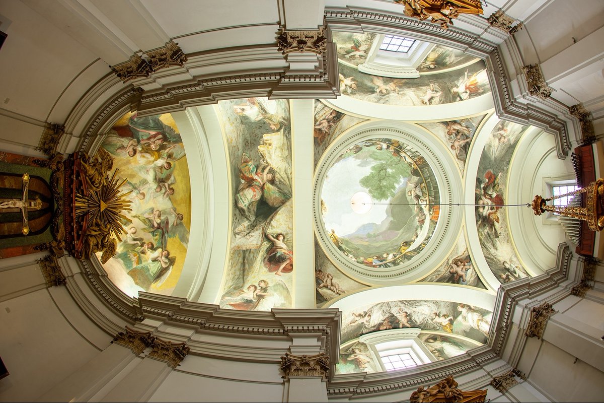 PatrimNacional's tweet photo. 🎨 Estos son los frescos del “Milagro de San Antonio” de la Ermita de San Antonio de la Florida, en Madrid 📍

Son obra de Goya, los pintó a finales del siglo XVIII y suponen un antes y un después en su carrera. Representan el trance de San Antonio ante el pueblo de Lisboa. https://t.co/AVpdiWHvQA