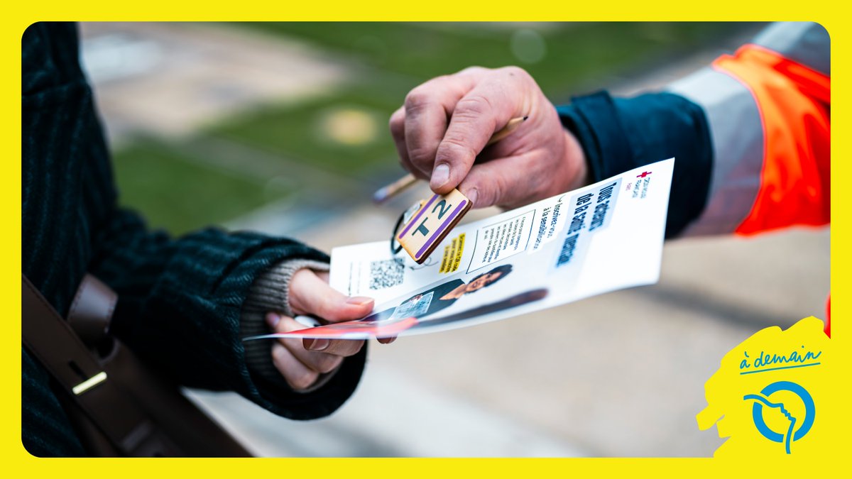 T2_RATP's tweet image. [Modernisation] Après plusieurs mois de travaux, le terminus de Porte de Versailles sur le #T2 est de nouveau desservi ! ✨ Pour l'occasion, nos agents #RATP vous attendent. Au programme : distributions de goodies ou encore concert de nos #MusiciensDuMétro.

🚉 #LeSaviezVous ?