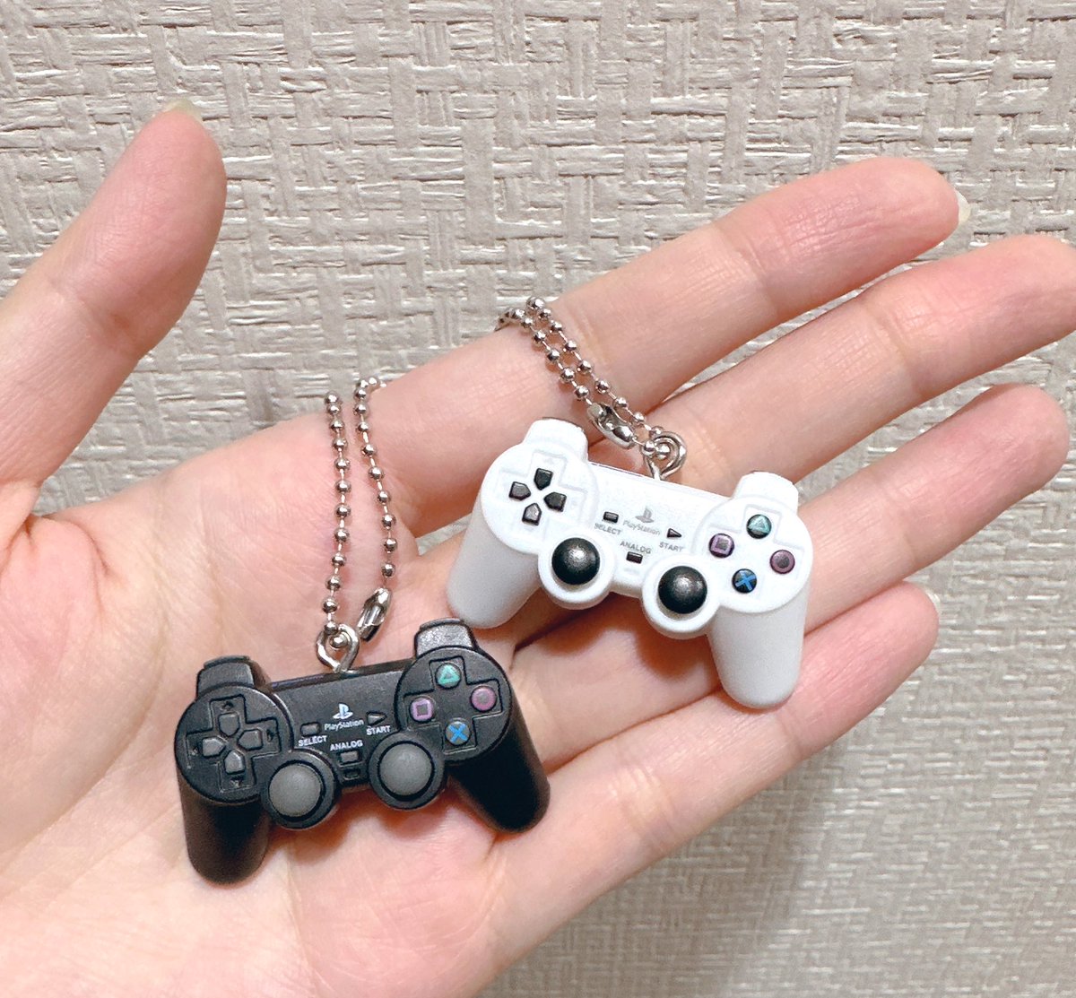 PSクッキー、近所で見かけて2つ買ってみたら欲しかったコントローラー出た💃✨色違い嬉しい〜