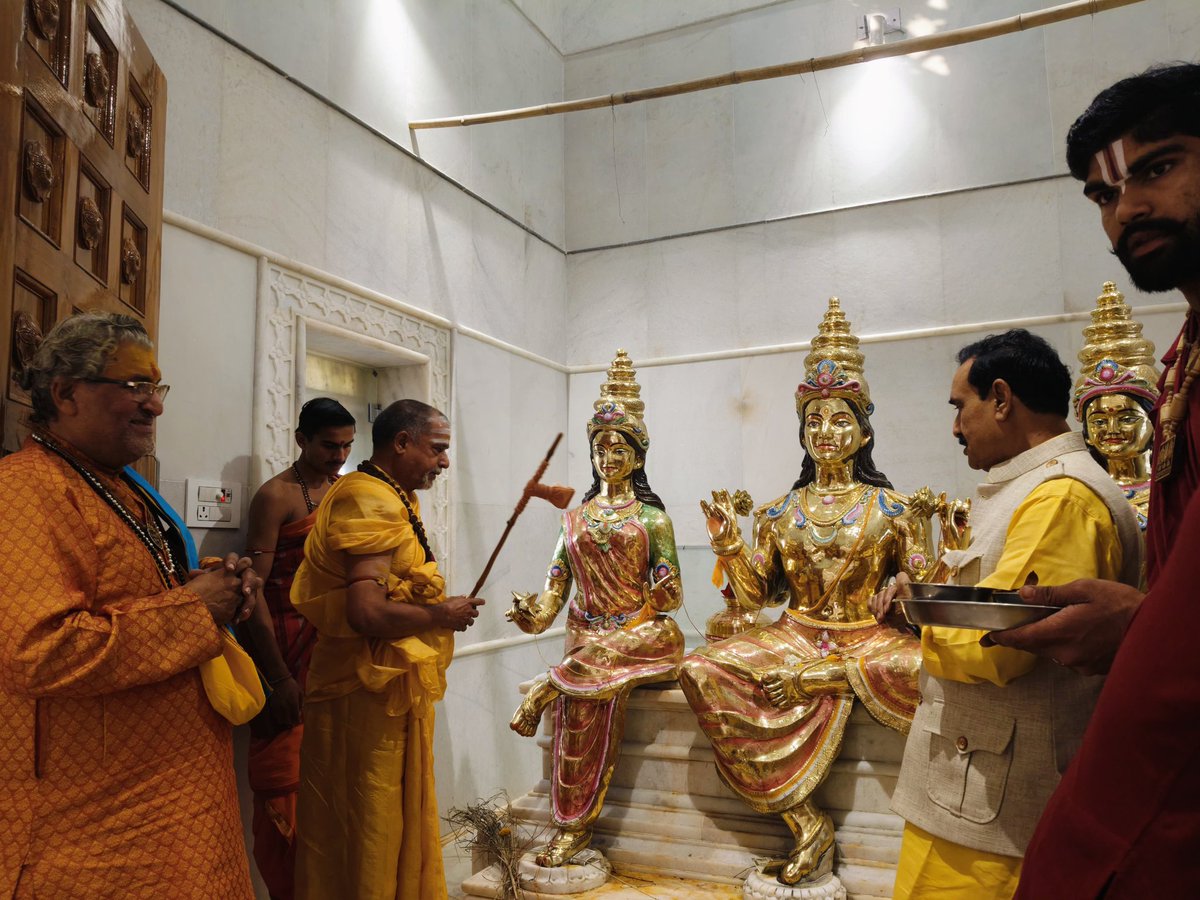 Jagadguru Shankaracharya Dwarka SharadaPeetham tweet media