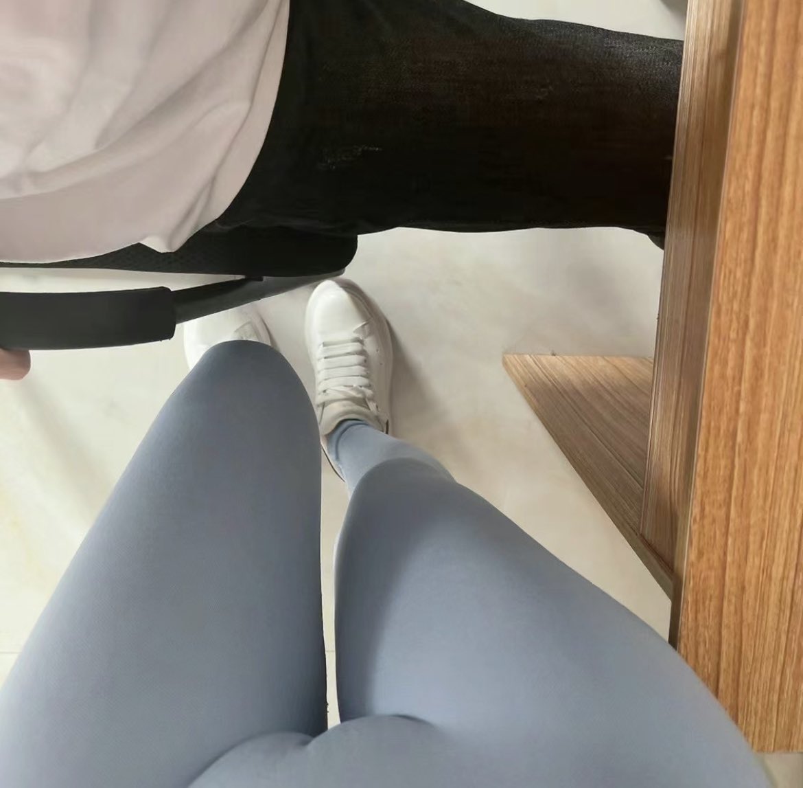murongfei4's tweet photo. #健身女孩 #反差御姐 #蜜桃臀 #粗腿 #大屁股 #巨乳  #OOTD #bbw #反差婊
投稿四
勒逼健身母驴，最享受在健身房被男人偷瞄逼缝的感觉，也喜欢穿瑜伽裤出门被男人盯着身体看 https://t.co/Gz45sYS42s