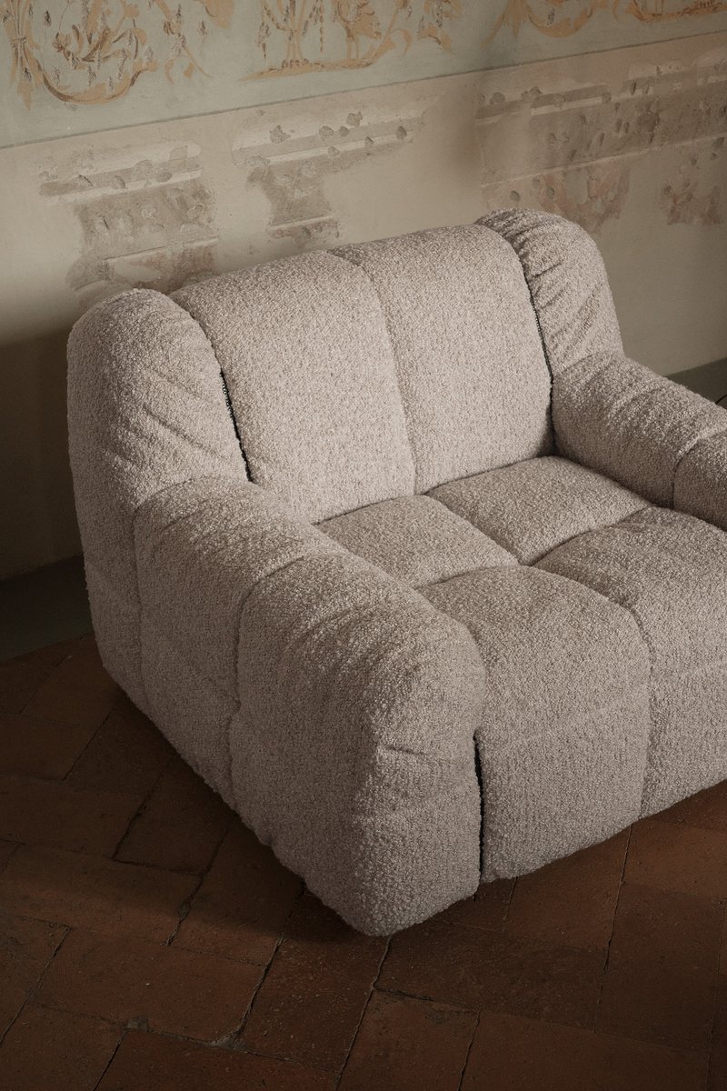 arflex's tweet image. Strips 77 sofa designed by Cini Boeri.
At the end of the 60s, the architect Cini Boeri revolutionizes the furniture market with her model, that is now an “evergreen”: the seat system Strips.
-
#arflex #strips77 #sofa #design #ciniboeri #luxurylifestyle #luxuryhome #luxurydesign