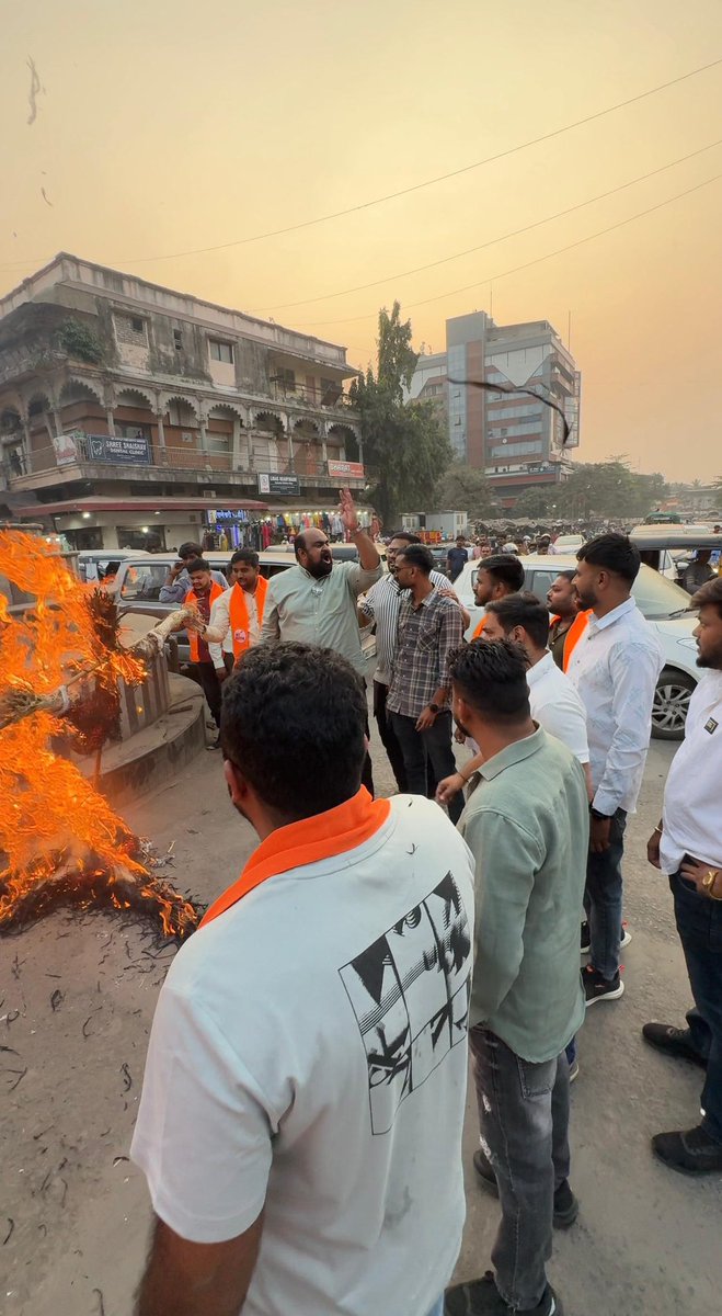 mahesh_agaria's tweet photo. भारत की प्रगति और युवाओं के सम्मान के विरुद्ध की गई नकारात्मक राजनीति का हम कड़ा विरोध करते हैं। AI Impact Summit, स्टार्टअप्स और युवाओं का अपमान स्वीकार नहीं है। आज सिलवासा सहर में युवा मोर्चा नें राहुल गांधी और कांग्रेस के खिलाफ जोरदार प्रदर्शन किया ।
@NitinNabin @blsanthosh https://t.co/qdp7OMI0Xh