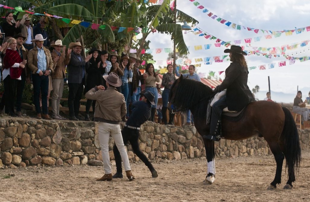 PasdeGavilanes's tweet photo. #PasiónDeGavilanes2 #PDG37 Juan se convierte en el campeón de la competición. https://t.co/QsQOCuiC5I