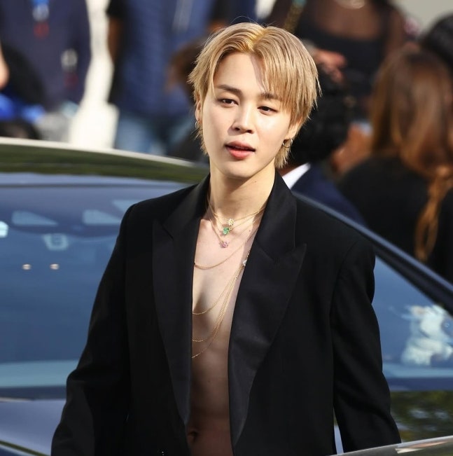 Forbes Korea's rankings play a big role; you should buy everything Jimin is featured on and purchase lador oils. The impact on the Korean economy is important for the rankings. Buy Dior products if you can; this will significantly improve Jimin's global ranking.