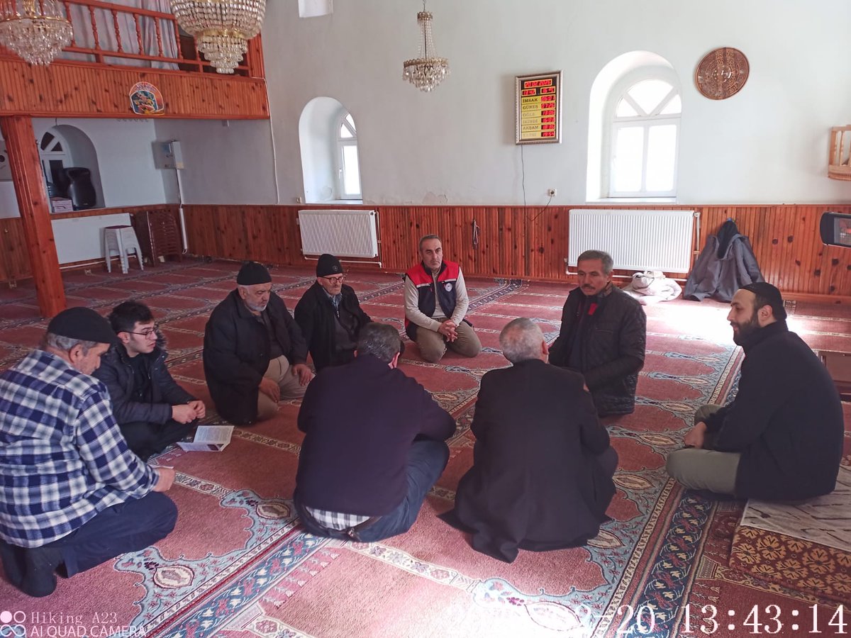 🌾 Cuma Buluşmaları Devam Ediyor!   Müdürlüğümüz teknik personeli tarafından gerçekleştirilen buluşmalarda; Çiftçilerimize muhtelif konularda bilgilendirmeler yapılıyor.  Çiftçimizin yanında olmaya, devam ediyoruz!   Güçlü Tarım, Güçlü Türkiye!
<a href="/TCTarim/">T.C. Tarım ve Orman Bakanlığı</a> <a href="/ibrahimyumakli/">İbrahim Yumaklı</a> <a href="/lcandan77/">lcanda76</a>