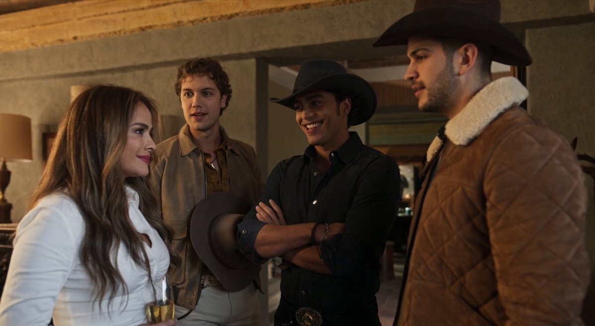 PasdeGavilanes's tweet photo. #PasiónDeGavilanes2 #PDG37 Norma acepta que Juan esté presente en la casa durante la celebración. https://t.co/Sr9o4OA8XZ