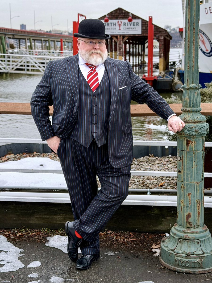 TheBigSartorial's tweet photo. “You can’t wear a striped tie with a striped suit!”
”Well you CAN. I’m doing it and yet I live somehow. Just vary the stripe sizes and it will work” 

#Newyork #newyorkfashion #suitup #sartorial #dapper #bespoke #suit #bigguys https://t.co/M0uoKZk1xq