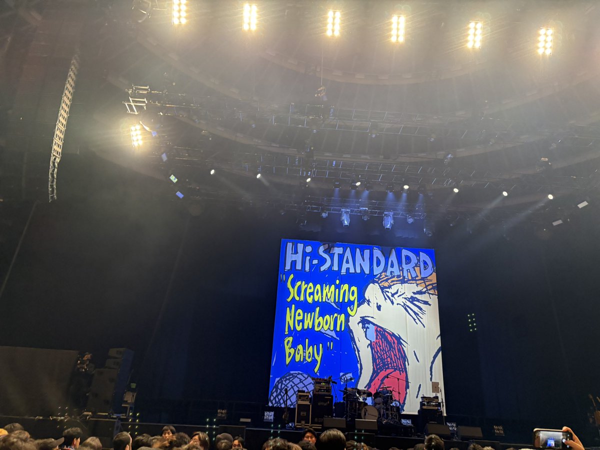 chamoccitodacci's tweet photo. ハイスタ城ホール
最前ど真ん中のGブロックで燃え尽きました
マイハートで号泣しました
ほんまに楽しかった〜〜 https://t.co/cXn7EhB82I