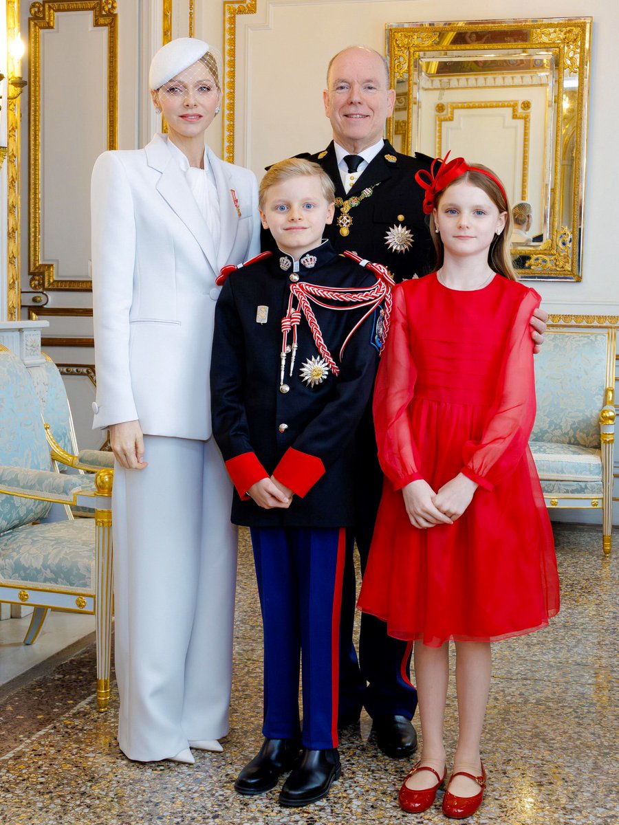 royalchildren_'s tweet image. #PrinceAlbert II, #PrincessCharlene #PrinceJacques and #PrincessGabriella of Monaco pose for an official portrait on the occasion of Monaco's National Day 2025, at The Prince's Palace in Monaco 🇲🇨 -November 19th 2025.
.
📷 : Michaël Alesi/Palais Princier de Monaco.