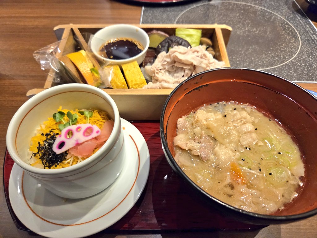 miyo0516's tweet photo. 鹿児島の思い出

今回食べたもの、全部めちゃ美味しかった！
中でも、とんかつはちょっとヤバかった…
控えめに言って過去イチでした。 https://t.co/mOamXPoojJ