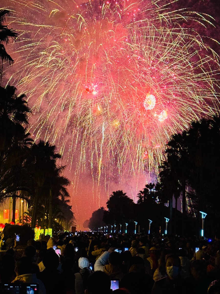 AXiamen's tweet photo. 厦门烟花秀 拿图点赞🫶🏻 https://t.co/WH1tIvRtX0