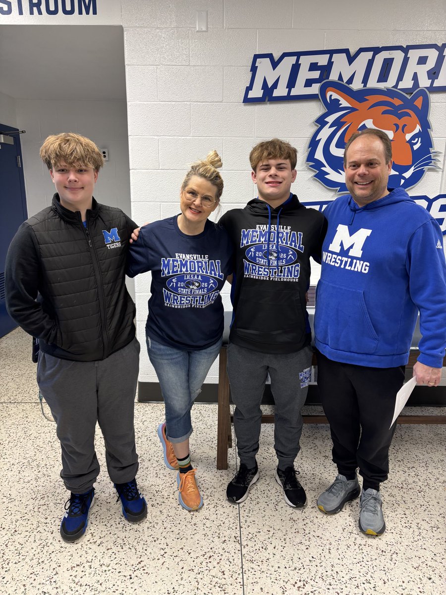 mhstigerwrestle's tweet photo. Conner Hoar headed to Wrestling State this morning! MHS lined the halls to wish him good luck. @Conner_Hoar https://t.co/NGlRbjinA4