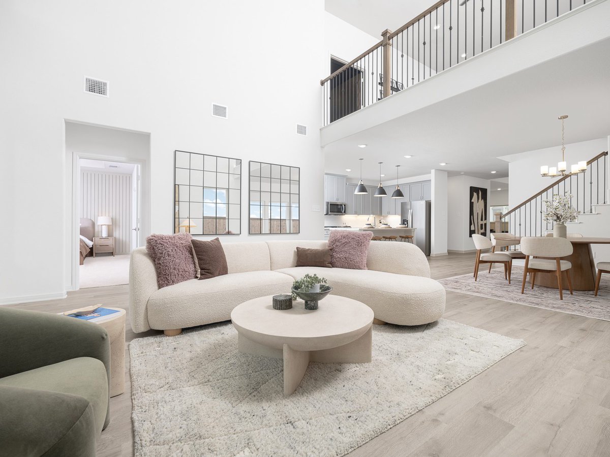 StayAttache's tweet image. 🏡 2026 Home Trends: Warm minimalism, rich textures, statement stone, earthy browns, organic curves &amp;amp; wellness spaces are redefining interiors. Small updates can bring big style.

👉🏻 More info! ow.ly/9xtZ50YgbYm

#HomeDesignTrends #2026Trends #InteriorStyle