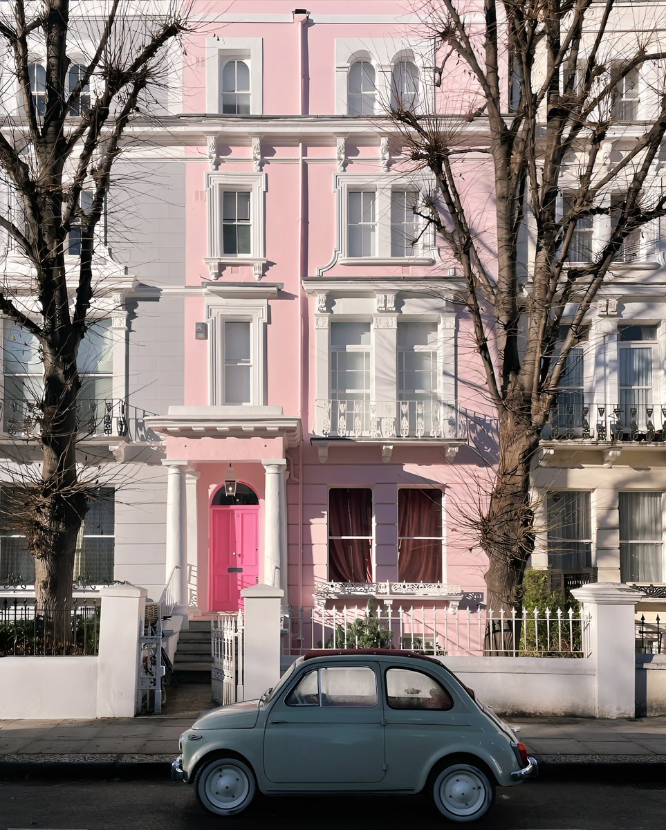 visitlondon's tweet photo. Embracing the London vibes💖 [📸 @luke_through_my_lens] #LondonMakesItPossible #VisitLondon https://t.co/ccig97faAH