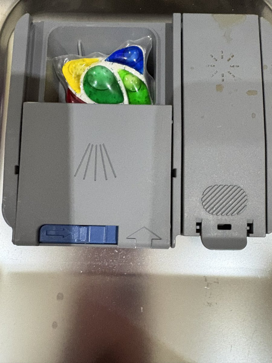Rochellelear's tweet photo. AD #fairymiraclean #myfairymiraclean #savvycircle @supersavvymeofficial @tesco @fairycleaning.uk Do you believe in miracles ? Super cleaning in just 30 minutes! Spotless, no streaks , no smears ! That’s fairy platinum plus 30 minute miracle! https://t.co/0lZfOmjX4J