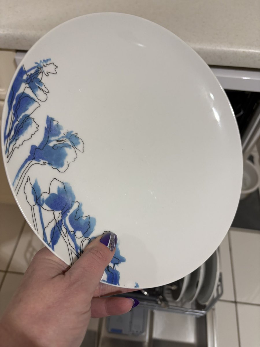 Rochellelear's tweet photo. AD #fairymiraclean #myfairymiraclean #savvycircle @supersavvymeofficial @tesco @fairycleaning.uk Do you believe in miracles ? Super cleaning in just 30 minutes! Spotless, no streaks , no smears ! That’s fairy platinum plus 30 minute miracle! https://t.co/0lZfOmjX4J