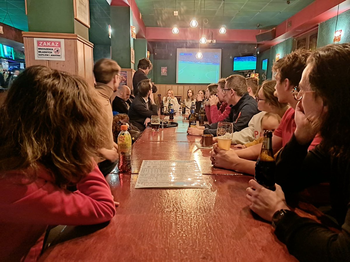 KlubDLRLodz's tweet photo. Nasze ostatnie wtorkowe spotkanie otwarte przebiegło w studenckiej atmosferze. Tym razem wybraliśmy Indeks na terenach łódzkiej Politechniki. Był obiecany bilard 😉

#dlr #dlrlodz #lodz #indeks #bilard https://t.co/8c2xVJoZyj
