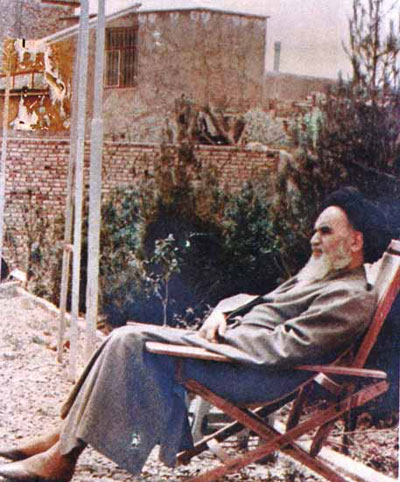 haaj_karim's tweet image. RT @mahtab_asgary: قال امام خمینی:
آمریکا هیچ غلطی نمیتواند بکند!