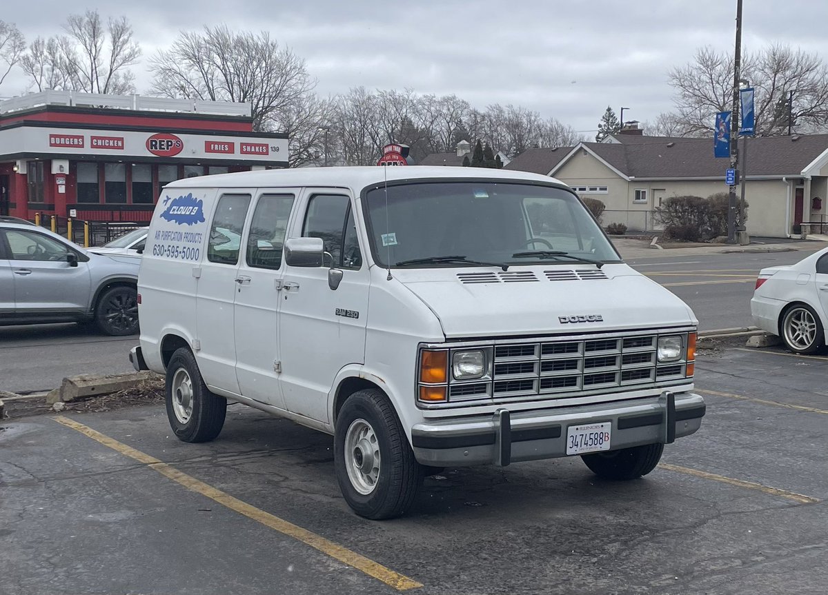 Car_Guy_Tom's tweet image. Did these ever look modern? #CarSpotter #Dodge #RamVan