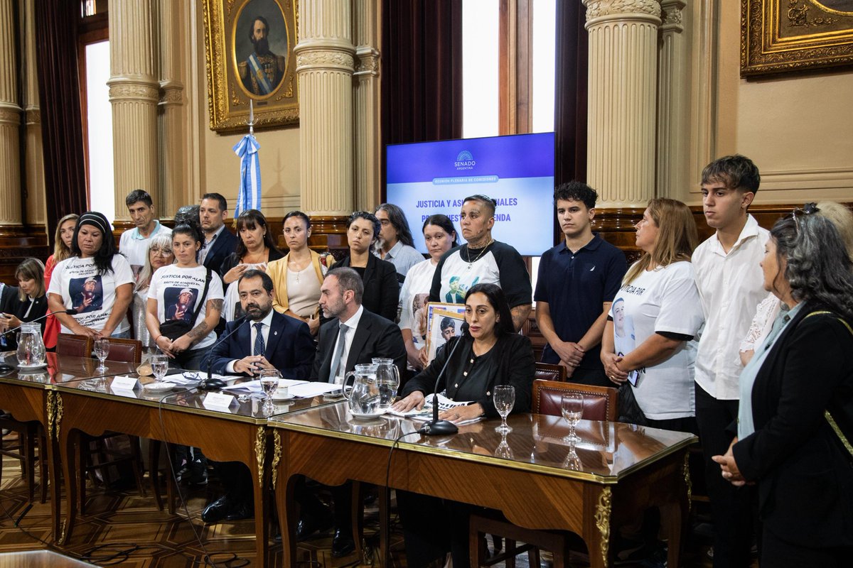 Ayer volvimos a contar la historia más difícil: el asesinato de nuestro papá.

Lo hicimos en el plenario de Justicia y Presupuesto para apoyar la Ley Penal Juvenil y exigir justicia.

Porque nuestra condena es de por vida.
Y la ley tiene que estar del lado de las víctimas.