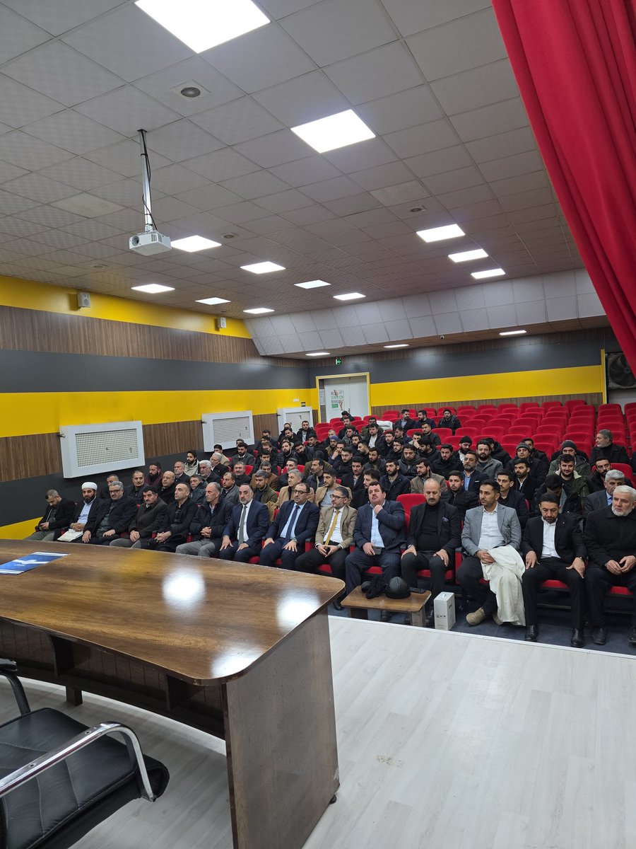 RAMAZAN AYI HAZIRLIKLARI İSTİŞARE EDİLDİ: ŞUBAT AYI PERSONEL TOPLANTISI GERÇEKLEŞTİ
Birimler arası bilgilendirme, değerlendirme ve istişare 2026 Şubat Ayı Mutat Aylık Personel Toplantısı, İlçe Müftümüz İsa Demirkaynak'ın riyasetinde 17 Şubat 2025 tarihinde gerçekleştirildi