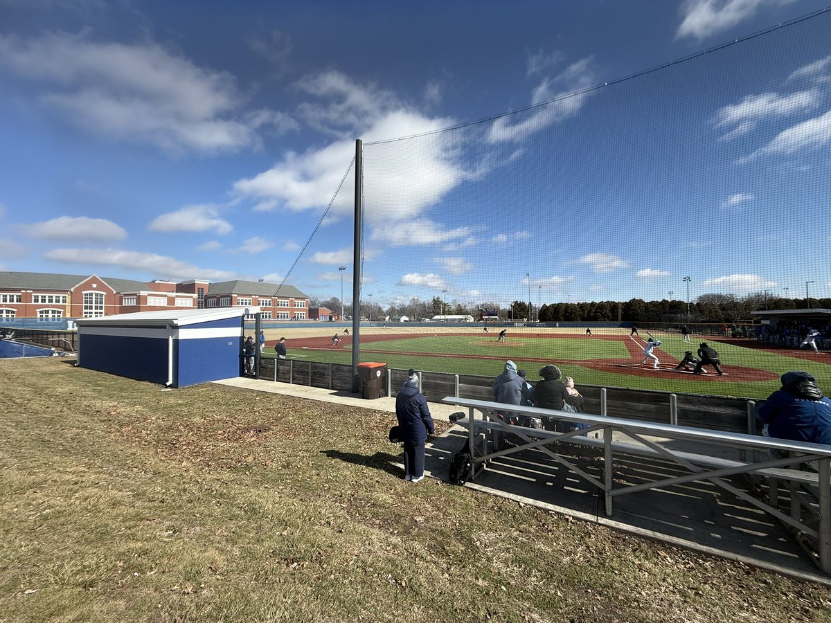 eggophers's tweet photo. It’s baseball season!! 1st pitch of the season in Jacksonville, Il @cssbaseball vs Jacksonville College https://t.co/3lzfD5x5Zy