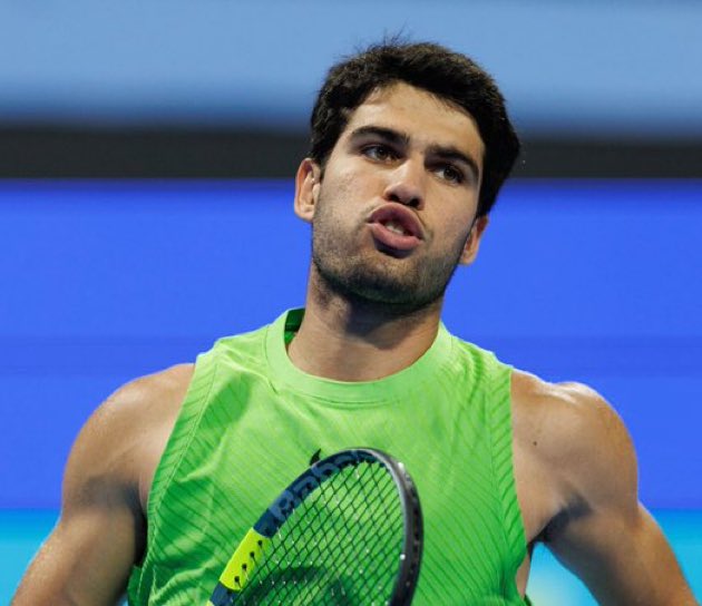 Los últimos 13 torneos de Alcaraz:

Montecarlo: 🏆 
Barcelona: Final
Roma: 🏆 
Roland Garros: 🏆 
Queen’s: 🏆 
Wimbledon: Final
Cincinnati: 🏆 
US Open: 🏆 
Tokio: 🏆 
París: 2R
ATP Finals: Final
Australia: 🏆 
Doha: Final (por ahora)

LOCURA 🤯