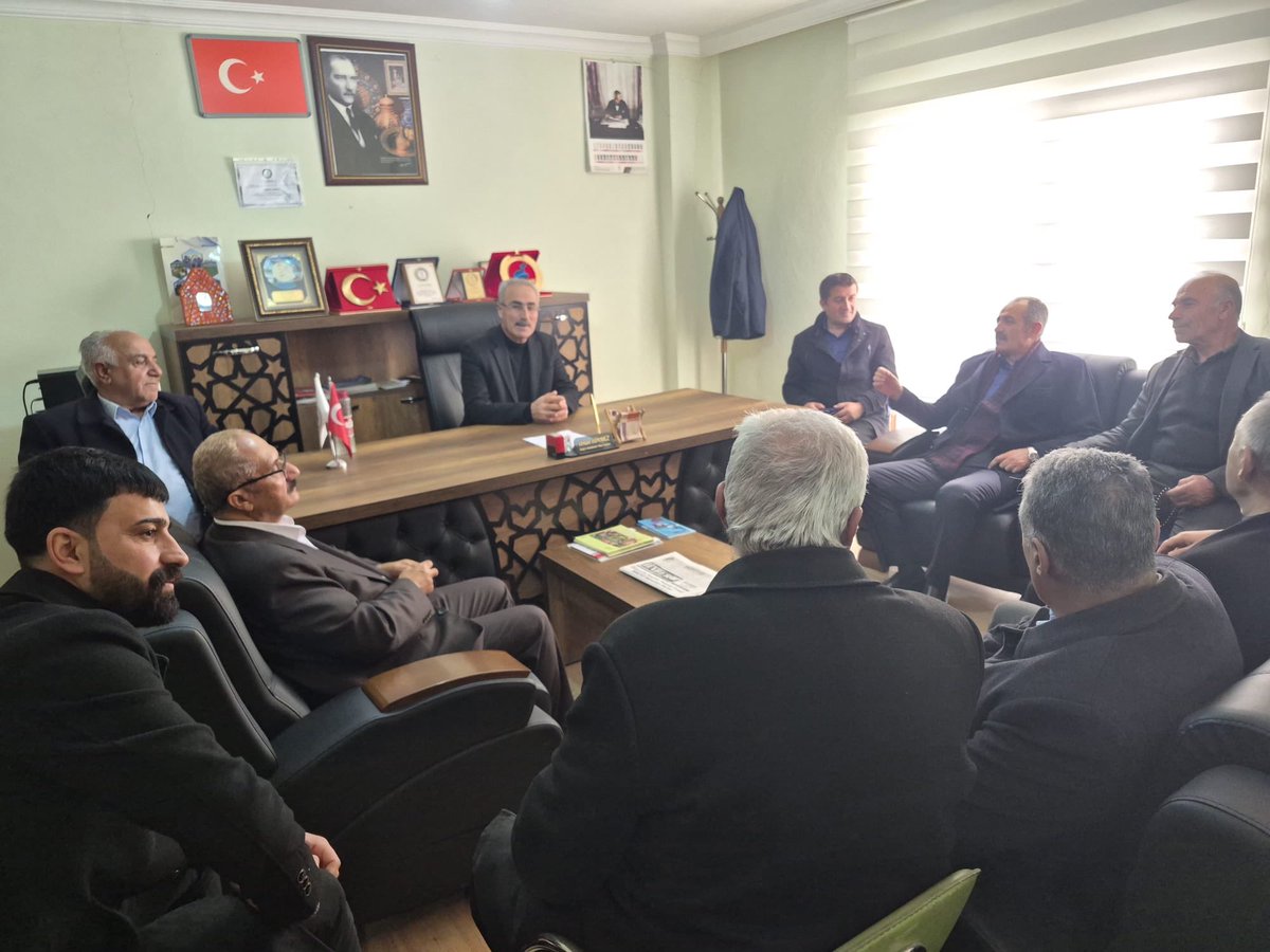 hayrullahtanis's tweet photo. Meclis üyelerimiz ve vatandaşlarımız ile birlikte Gürpınar esnaf odası seçimlerinde güven tazeleyen Orhan Sönmez ve yönetimini ziyaret ettik. Oda başkanı ve yönetimini tebrik eder başarılar dileriz @OrhanSn65 https://t.co/FgTIBXPcfa