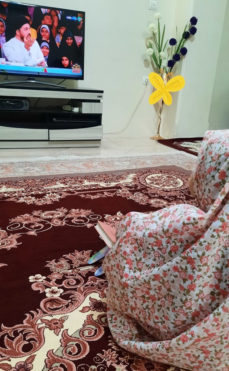 fatemeh_ef1's tweet photo. @mahfeltv3 چادر گل گلی و رحل و قرآن کوچولوش به کنار،
فقط اون یه ذره لُپی ک از چادرش بیرون زده😍😄 https://t.co/8E8eOy7Fri