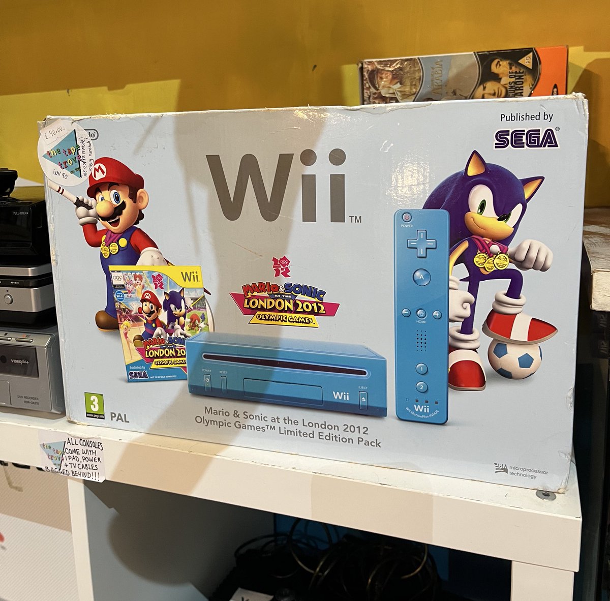 SupernerdsT's tweet image. Look at how gorgeous this Wii looks 

#NintendoWii #wii #wiinostalgia #Nintendo