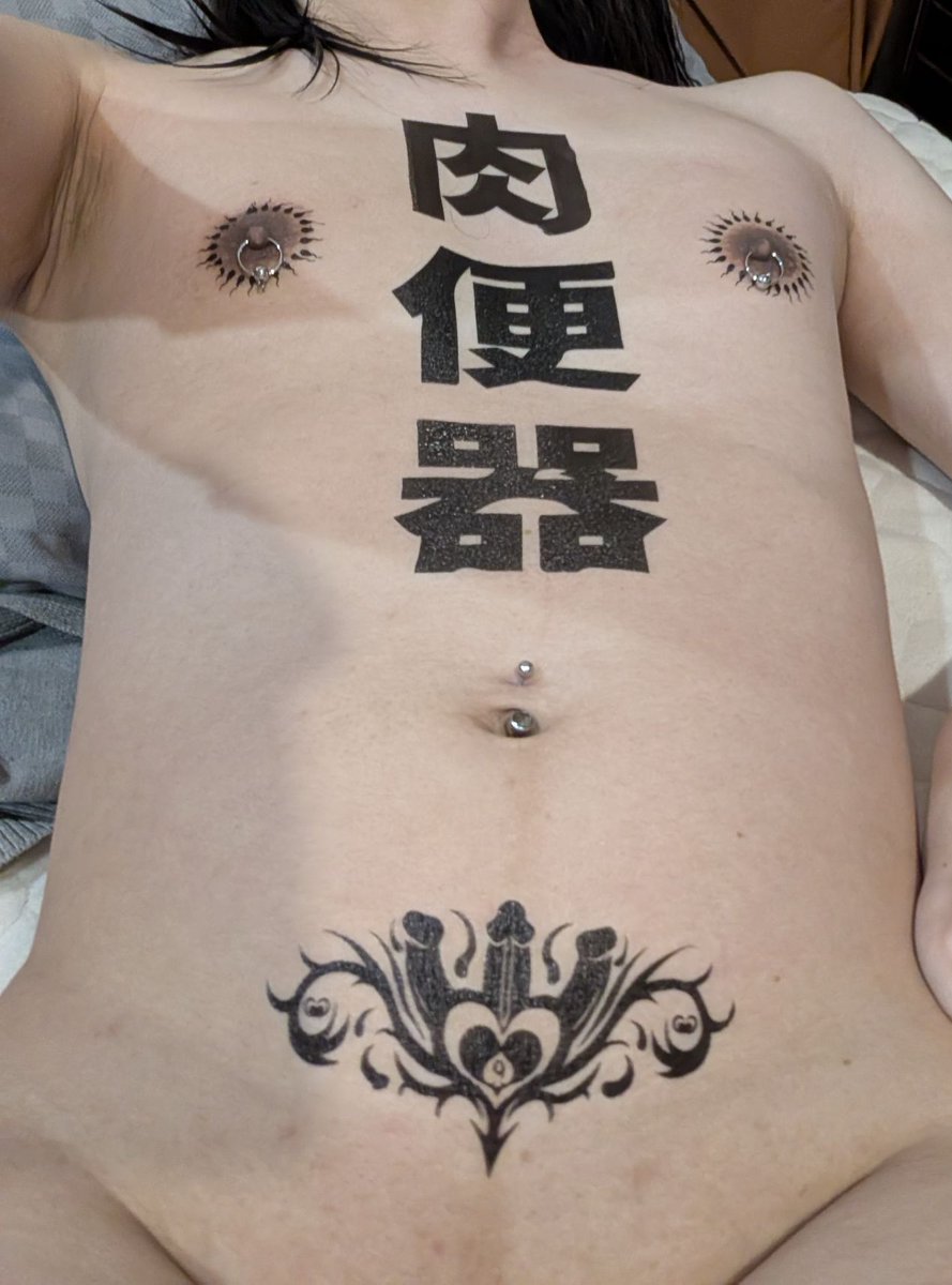 SyousetuEEEEE's tweet photo. 贴纸~
顺便，背后真的好难贴，下次还是让别人代劳吧.. https://t.co/OBml3hPJqd