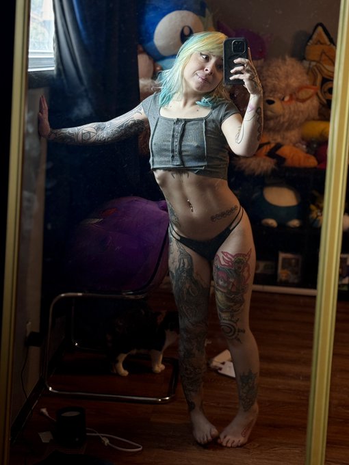 Lyssy - men only: would you date a 4’11” OF girl 👀 https://t.co/11uZ06RTG8