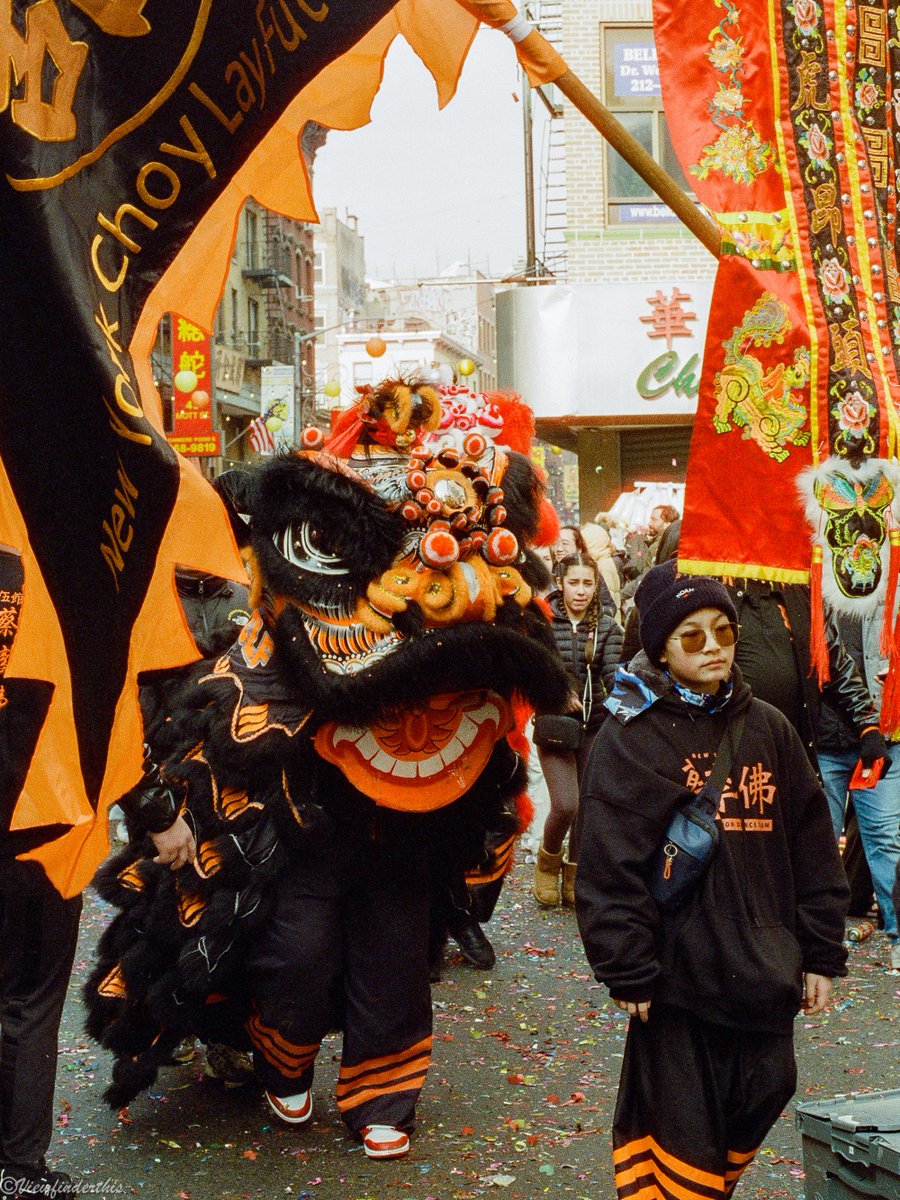 viewfinderthis's tweet photo. NYC Chinatown on 35mm Film https://t.co/FdWPfgGxjM