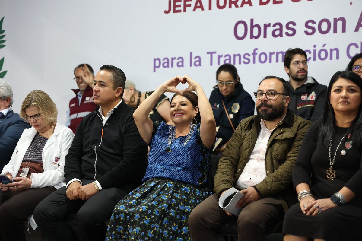 craviotocesar's tweet photo. ¡El #CasaXCasa cumple! ✅
Ayer, nuestra jefa de Gobierno @ClaraBrugadaM llevó a #ChalmaDeGuadalupe programas como #123PorMiEscuela, #AulaMixtli y #DoReMiFa; además, se realizó la renovación de un módulo de seguridad y un Camino de Mujeres Libres y Seguras.🏘️
Acciones que responden a las peticiones de vecinas y vecinos de la #GAM para fortalecer la seguridad y el bienestar de su comunidad. 🤝