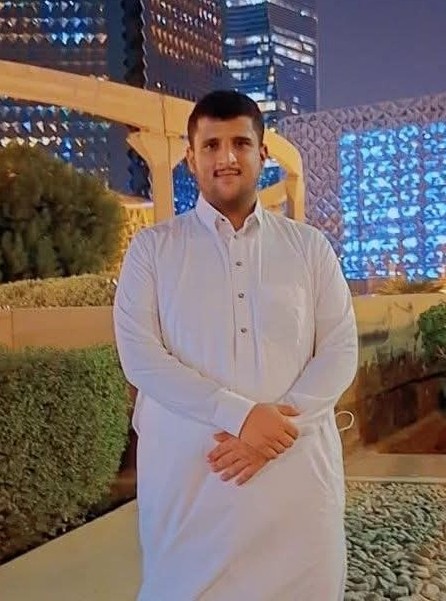 اليوم أعيش فرحة من أجمل فرحات العمر بخطوبة ابني الكبير محمد. كبر أمام عيني وها هو يبدأ مرحلة جديدة من حياته أسأل الله أن يوفقه ويكتب له الخير في كل خطوة.
محمد يا سندي وفخري أرى فيك ثمرة تعب السنين وأدعو الله أن يجعل أيامك القادمة مليئة بالنجاح والطمأنينة والسعادة وأن يحقق لك ما