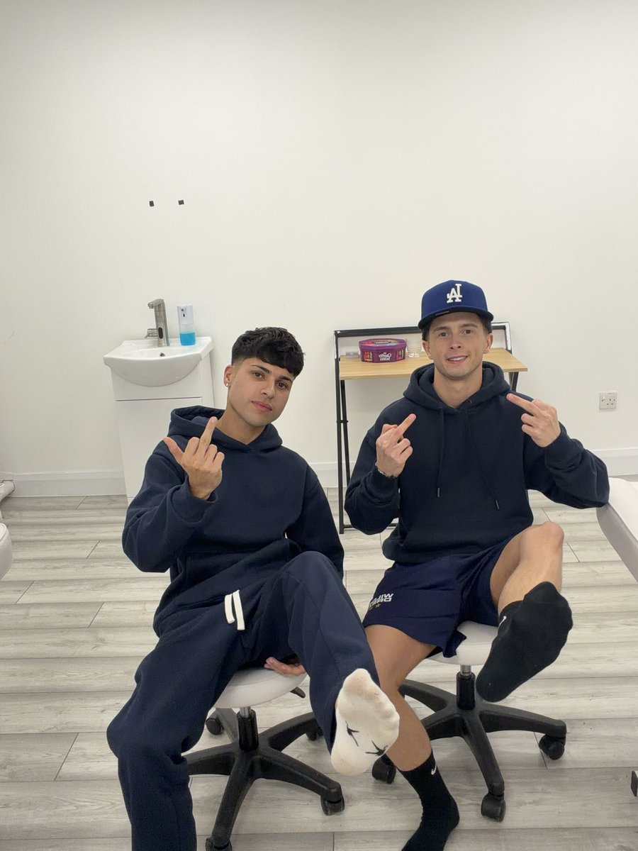 we are back in Glasgow Tonight, come worship us and get the cash handed over where it belongs you pathetic pig🐖🤴😵‍💫

#cashmaster
#alpha
#dom
#feet
#glasgowmaster