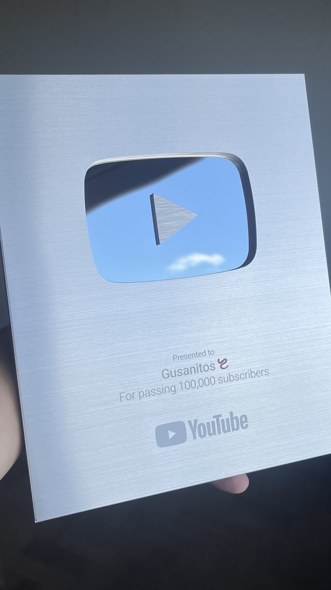 No suelo hacer posts así porque realmente no soy alguien bueno con las palabras, pero hoy me llegó esto. Es la primera placa que recibimos como comunidad así que quería agradecerles por todo, tanto esta placa como todo lo que estamos logrando es gracias a ustedes y al apoyo que