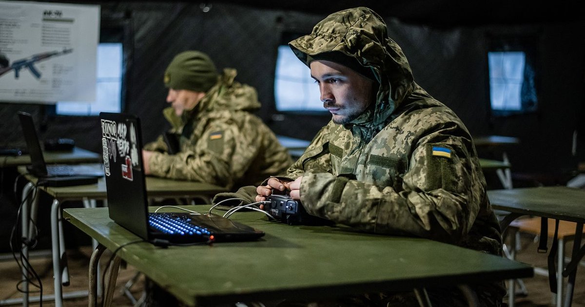 Розгорнули систему ретрансляторів: як росіяни керують дронами з Білорусі, — InformNapalm (фото): Українські хакери аналітичного кіберцентру Fenix понад шість місяців приховано спостерігали за російськими операторами дронів і зібрали докази використання… dlvr.it/TR4R64