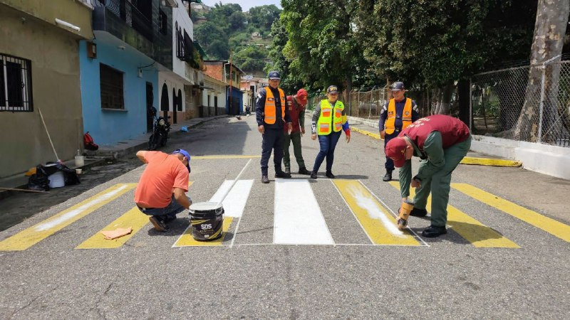 InttContigo's tweet photo. El INTT, de la mano con la Guardia del Pueblo, avanza en el "Respeta el rayado, no te rayes" en las escuelas del municipio Valera. https://t.co/y9HGN8WlUd