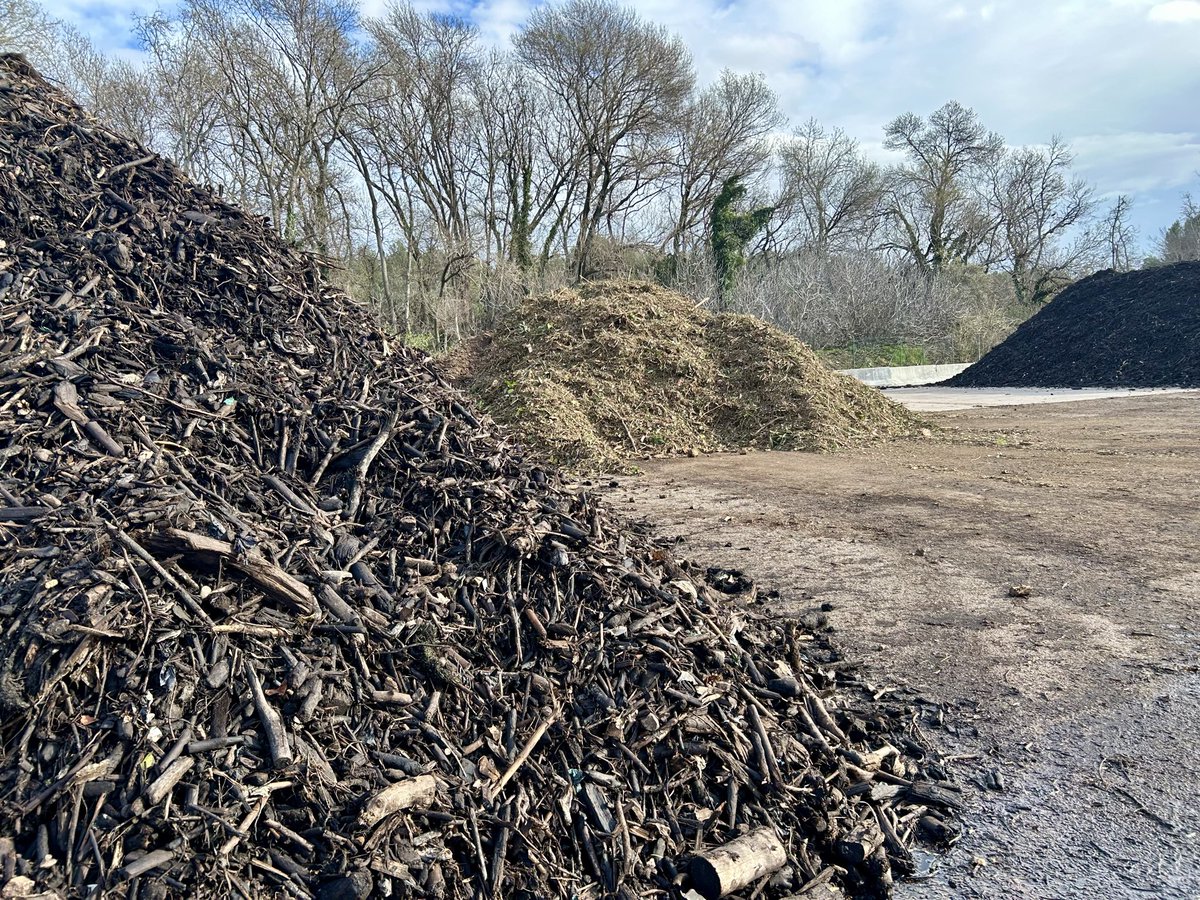 𝗩𝗜𝗘 𝗗𝗘𝗦 𝗤𝗨𝗔𝗥𝗧𝗜𝗘𝗥𝗦 🌿
𝗕𝗼𝗻𝗻𝗲 𝗻𝗼𝘂𝘃𝗲𝗹𝗹𝗲 𝗽𝗼𝘂𝗿 𝗹𝗲 𝘀𝘂𝗱 𝗱𝗲 𝗹𝗮 𝘃𝗶𝗹𝗹𝗲 !

#SalonDeProvence #Environnement #QualitéDeVie #Composta